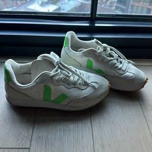 Veja rio branco neon green sneaker size 6